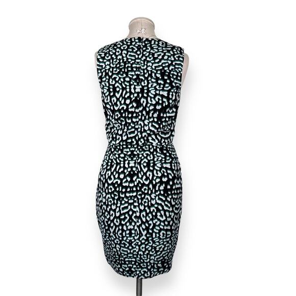 BARNEYS NEW YORK 100% Silk Pleated Dress Pencil Sheath Front Slit Jaguar Size 2 - Picture 3 of 9